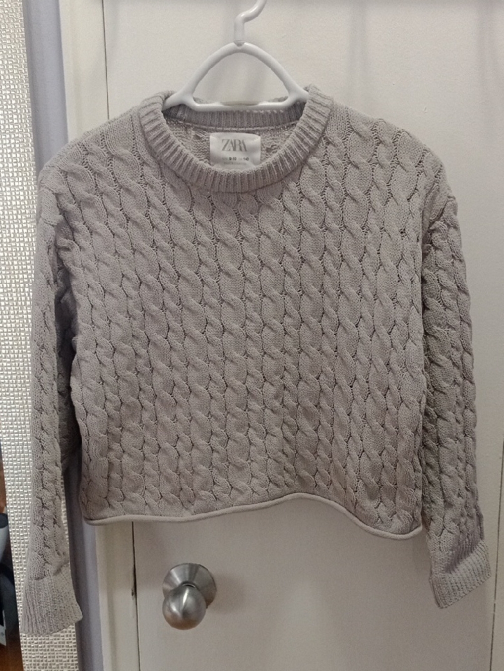 Zara Cable Knit Cropped Crewneck Sweater in Light Gray